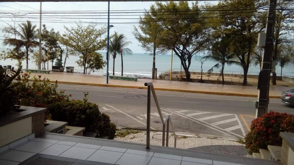 Flat Beira Mar- Costeira 1105